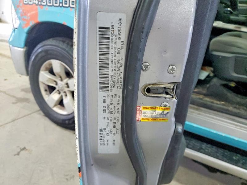2020 RAM 1500 CLASSIC SLT 12
