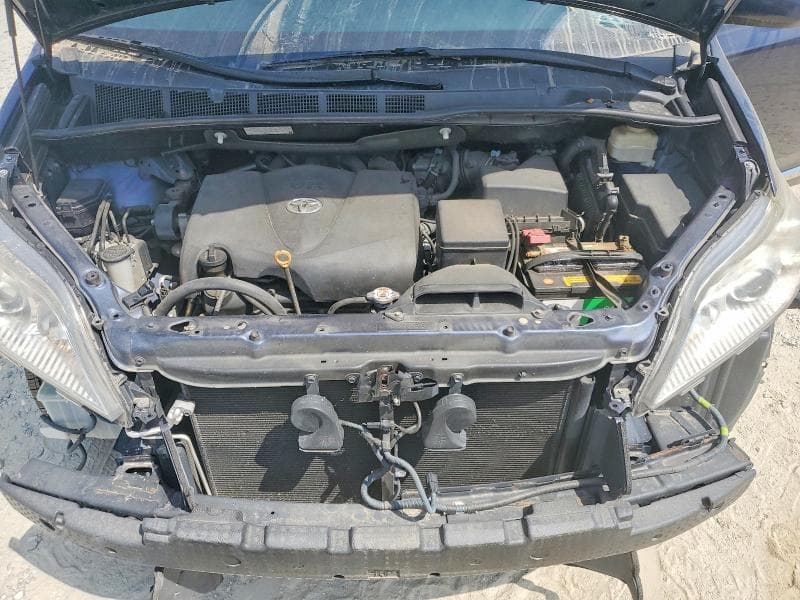 2018 TOYOTA SIENNA XLE 8-PASSENGER 12