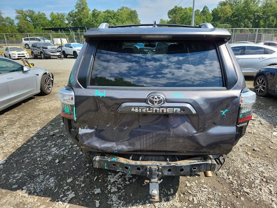 2017 TOYOTA 4RUNNER SR5 6