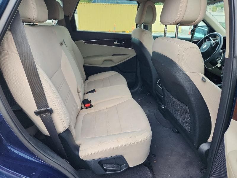 2017 KIA SORENTO LX V6 11