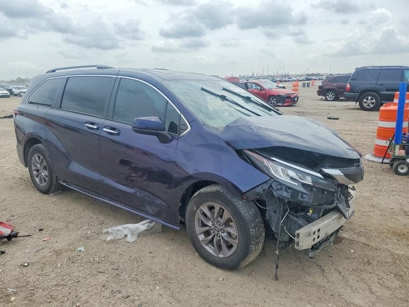 2021 TOYOTA SIENNA XLE - 1