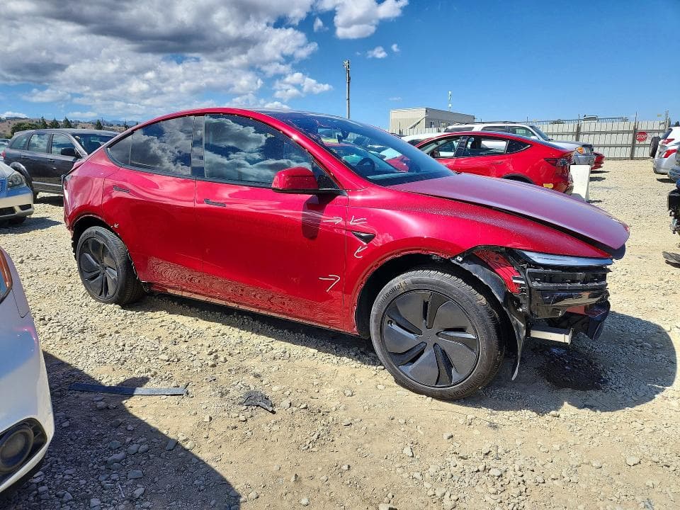 2026 TESLA MODEL Y 4