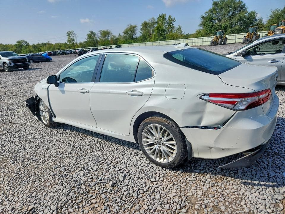 2020 TOYOTA CAMRY XLE 2