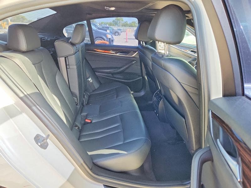 2019 BMW 530 XI 10