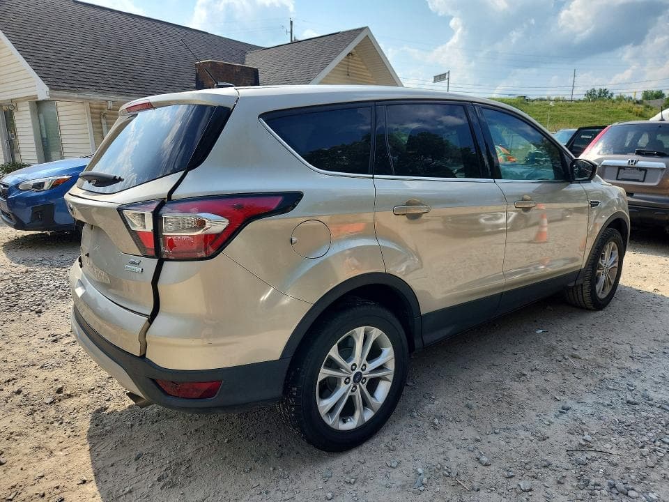 2017 FORD ESCAPE SE 3