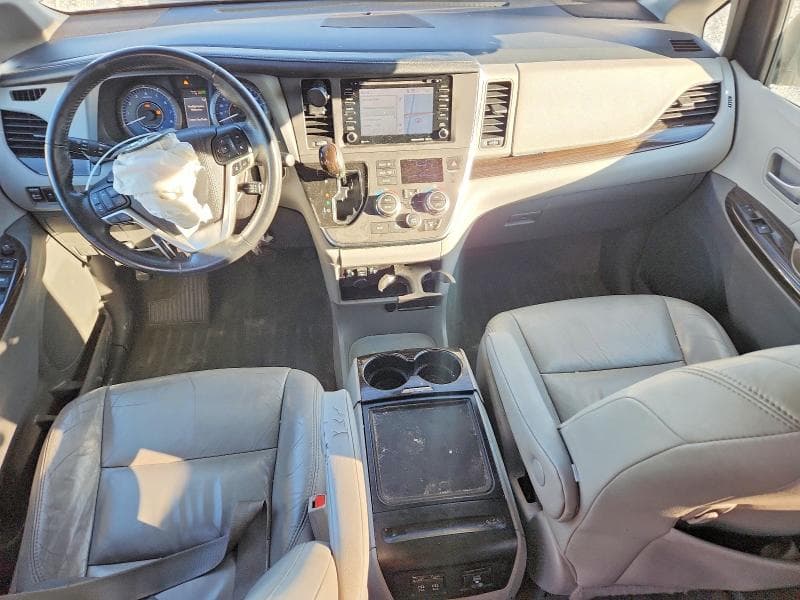 2018 TOYOTA SIENNA XLE 8-PASSENGER 8