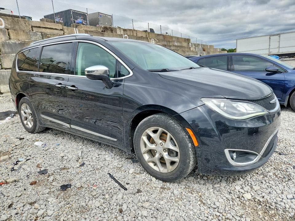 2018 CHRYSLER PACIFICA LIMITED 4