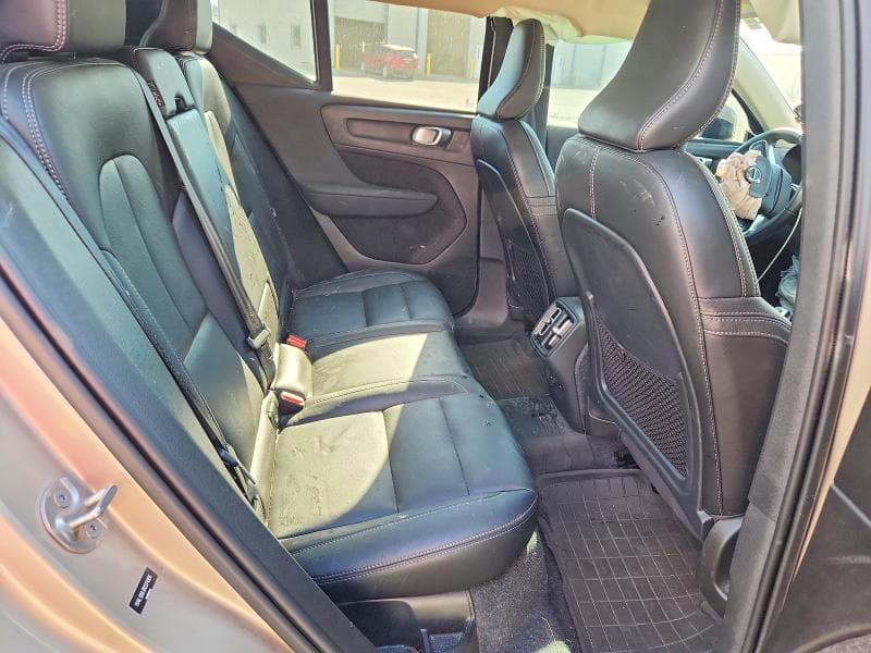 2024 VOLVO XC40 PLUS 10