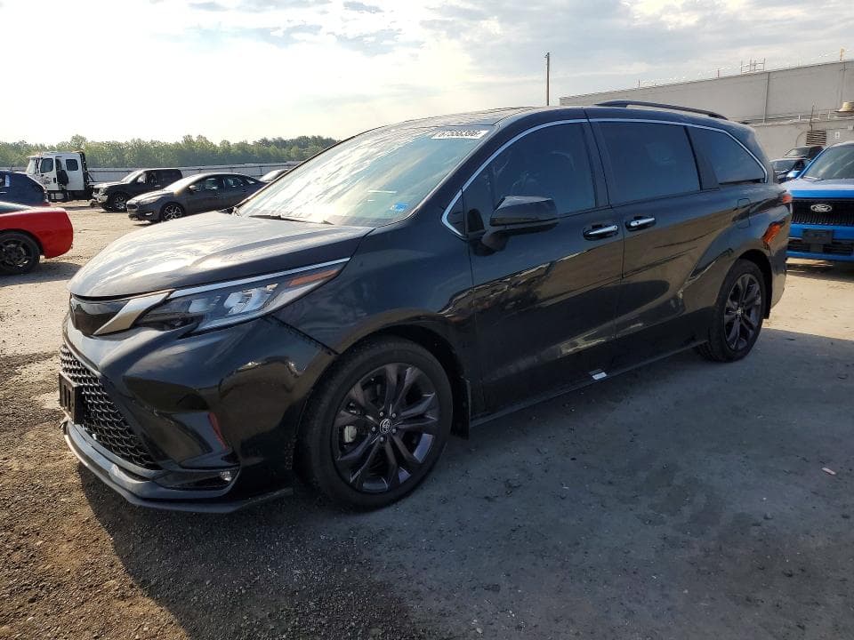 2024 TOYOTA SIENNA XSE