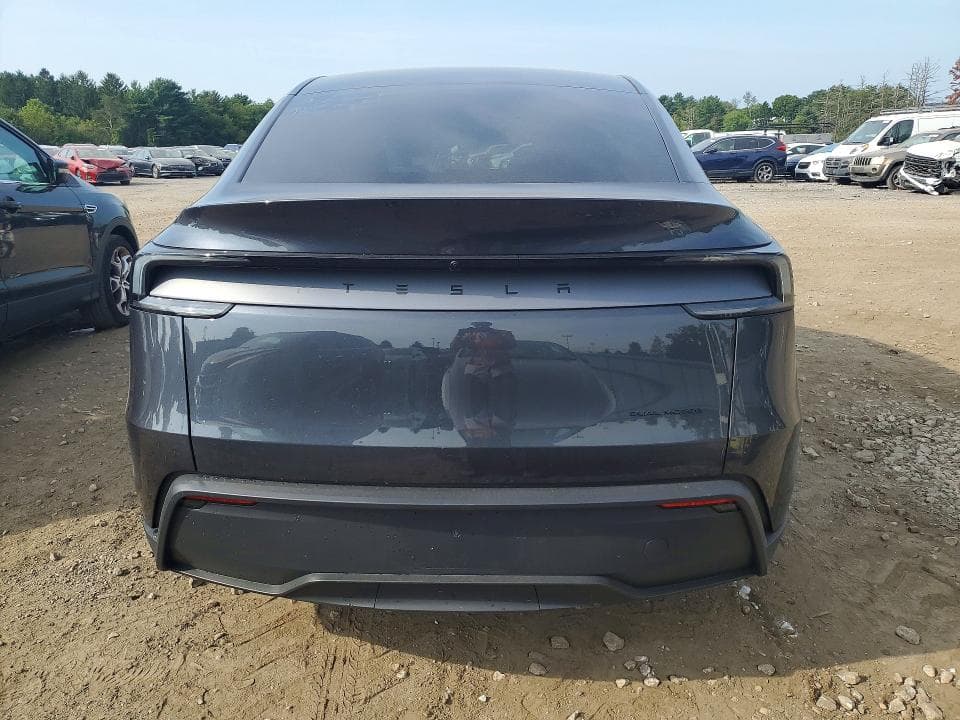 2026 TESLA MODEL Y 6