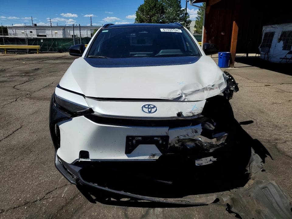 2025 TOYOTA BZ4X XLE 5