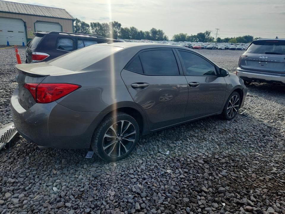 2017 TOYOTA COROLLA SE 3