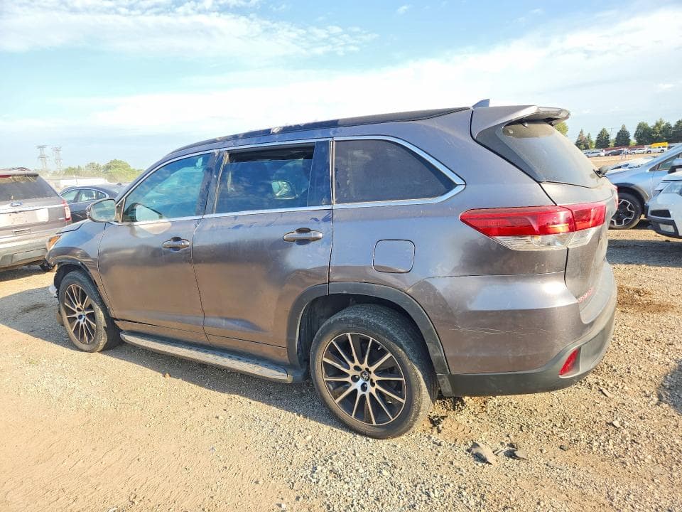 2017 TOYOTA HIGHLANDER SE 2