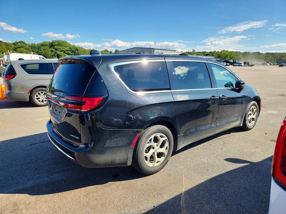 2024 CHRYSLER PACIFICA LIMITED 3