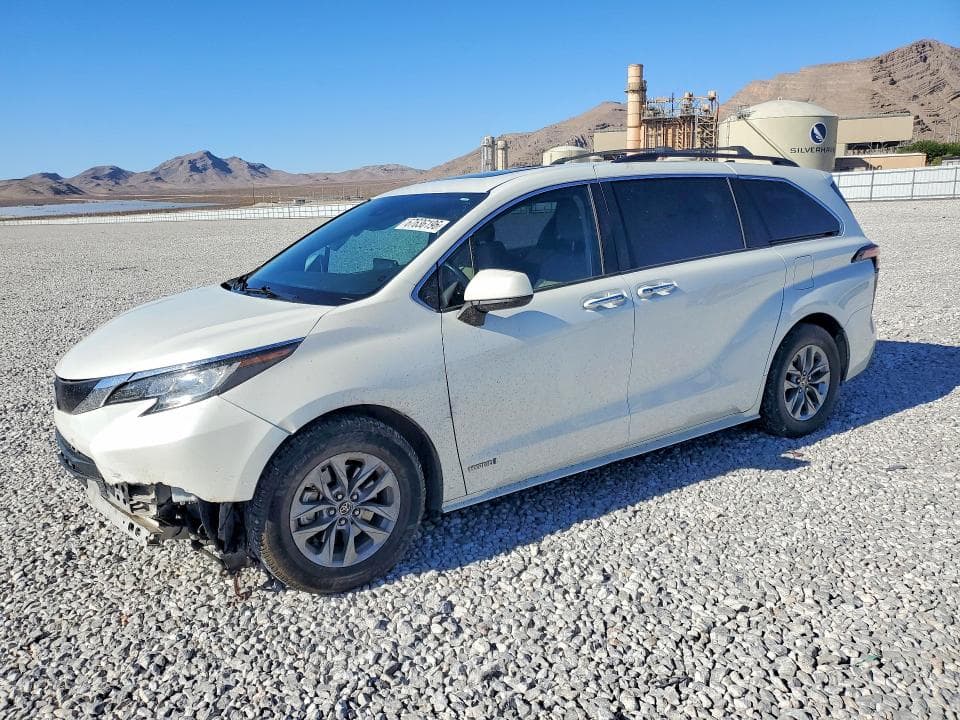 2021 TOYOTA SIENNA XLE
