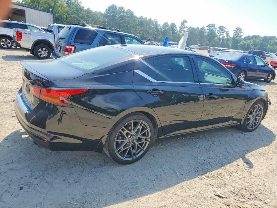 2023 NISSAN ALTIMA SR 3