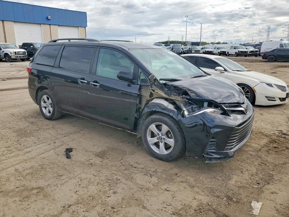 2020 TOYOTA SIENNA LE 4
