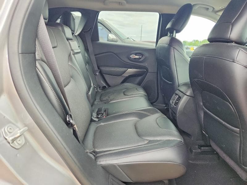 2019 JEEP CHEROKEE LIMITED 11