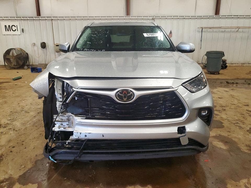2023 TOYOTA HIGHLANDER XLE 5