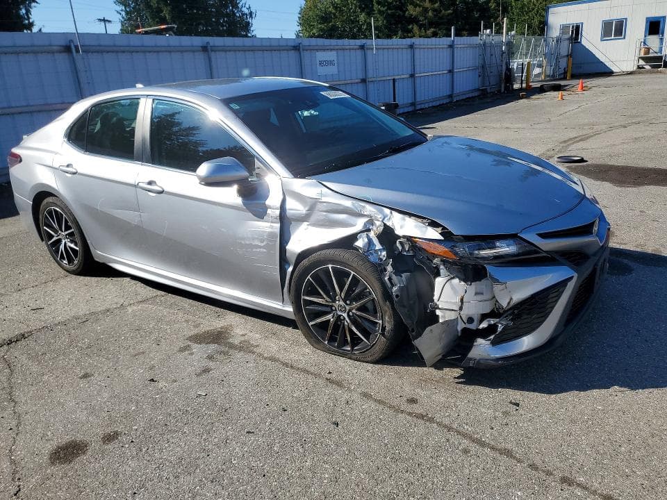 2021 TOYOTA CAMRY SE 4