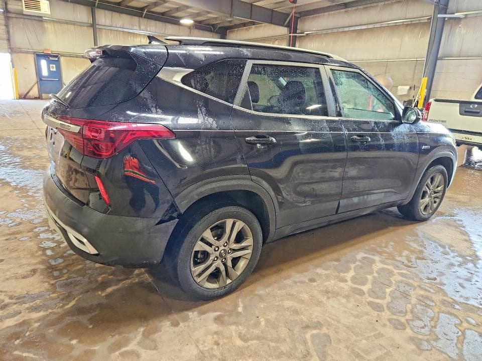 2021 KIA SELTOS S 3
