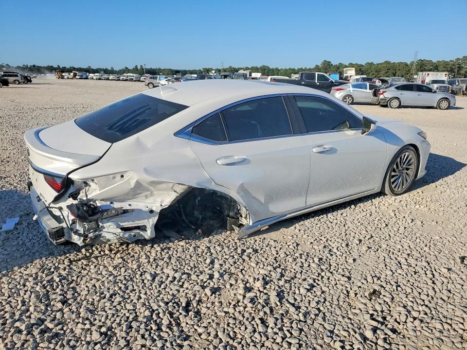 2023 LEXUS ES 300H ULTRA LUXURY 3