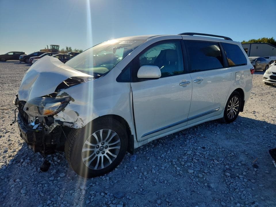 2018 TOYOTA SIENNA XLE 8-PASSENGER - 1