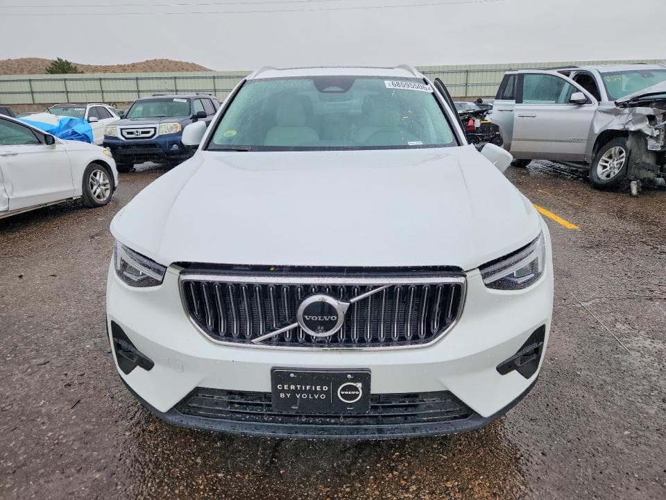 2025 VOLVO XC40 PLUS 5