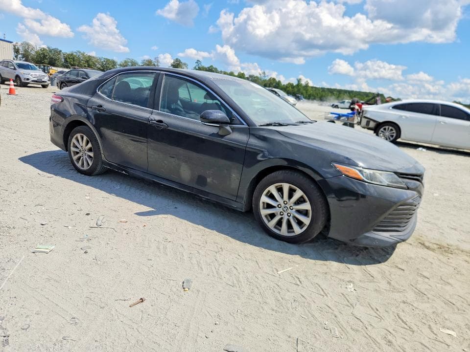 2018 TOYOTA CAMRY LE 4