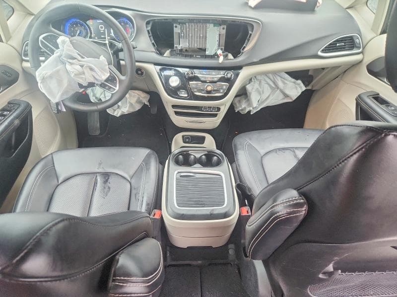 2024 CHRYSLER PACIFICA TOURING L 8