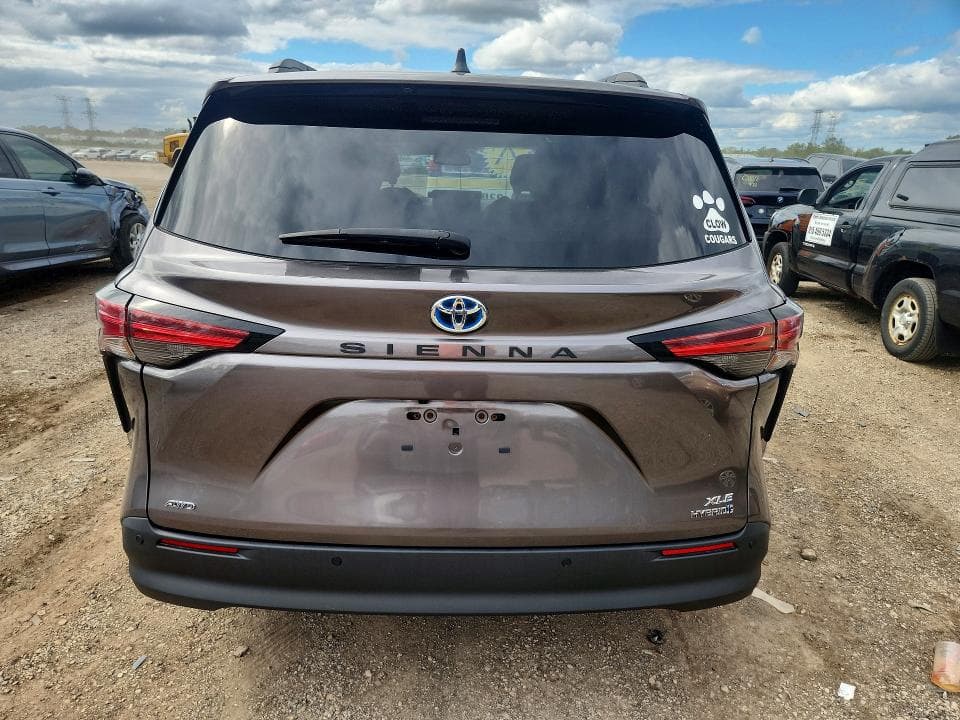 2021 TOYOTA SIENNA XLE 6