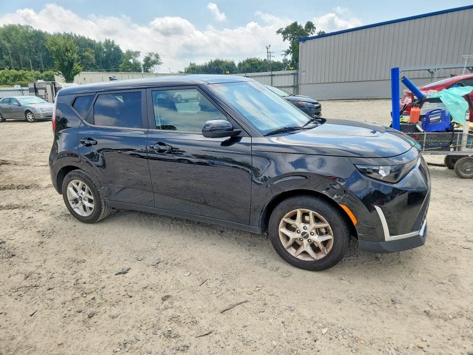 2023 KIA SOUL LX 4