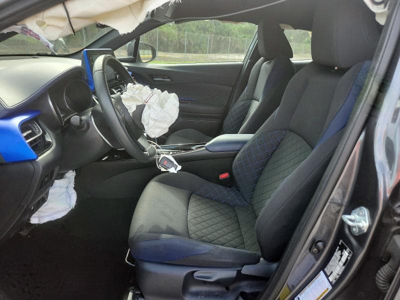 2021 TOYOTA C-HR XLE 7