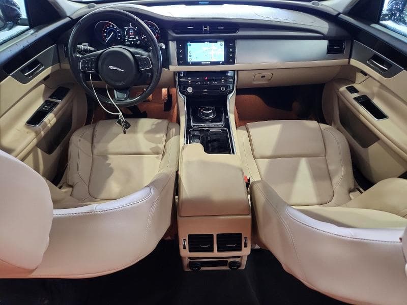 2017 JAGUAR XF PREMIUM 8
