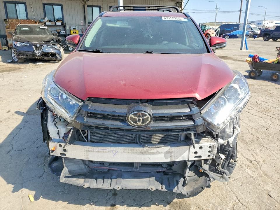 2018 TOYOTA HIGHLANDER SE 5