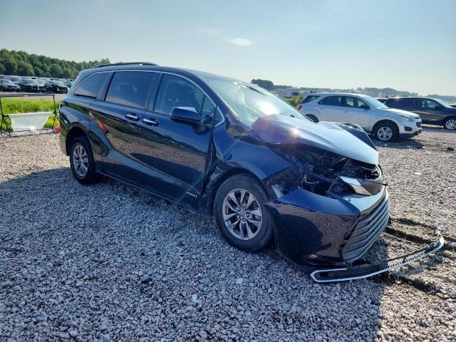 2021 TOYOTA SIENNA XLE 4