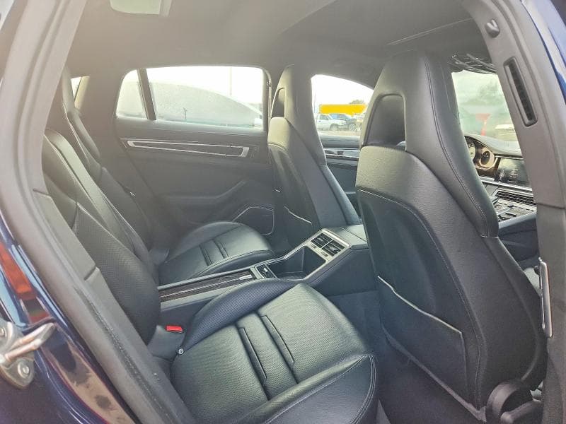 2018 PORSCHE PANAMERA 4 10