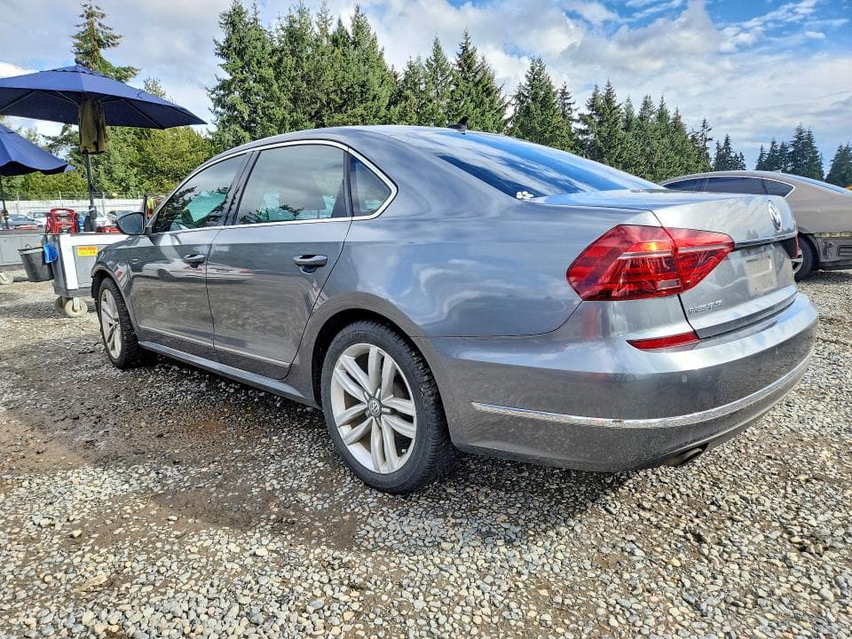 2017 VOLKSWAGEN PASSAT SE 2