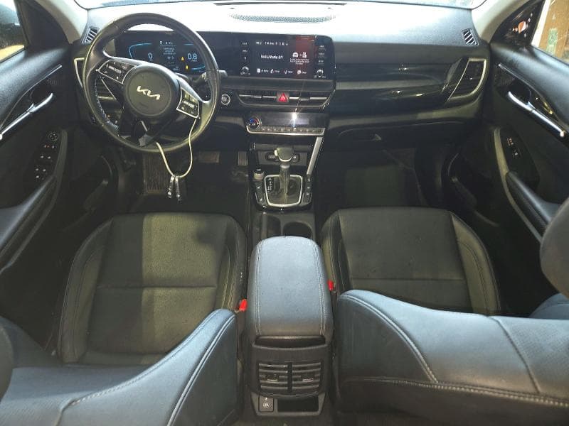 2025 KIA SELTOS S 8