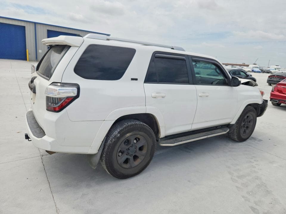 2017 TOYOTA 4RUNNER SR5 3