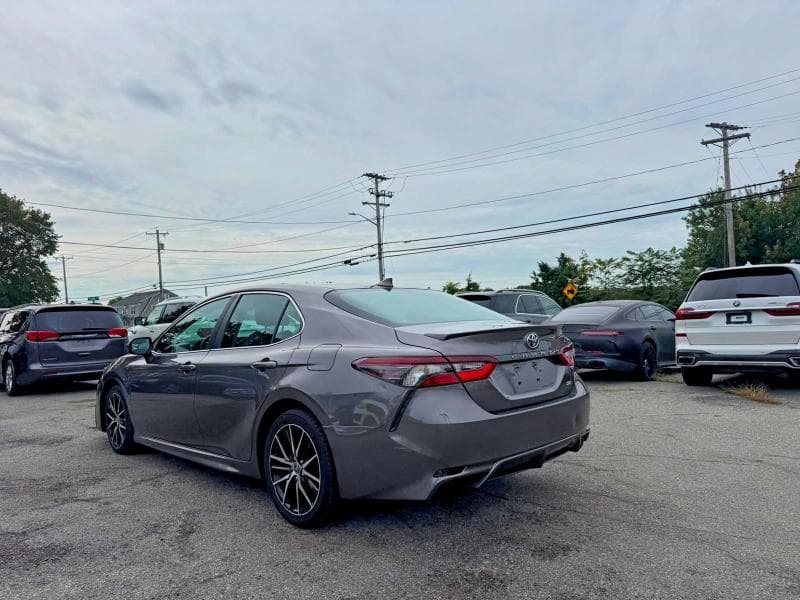 2021 TOYOTA CAMRY SE 3