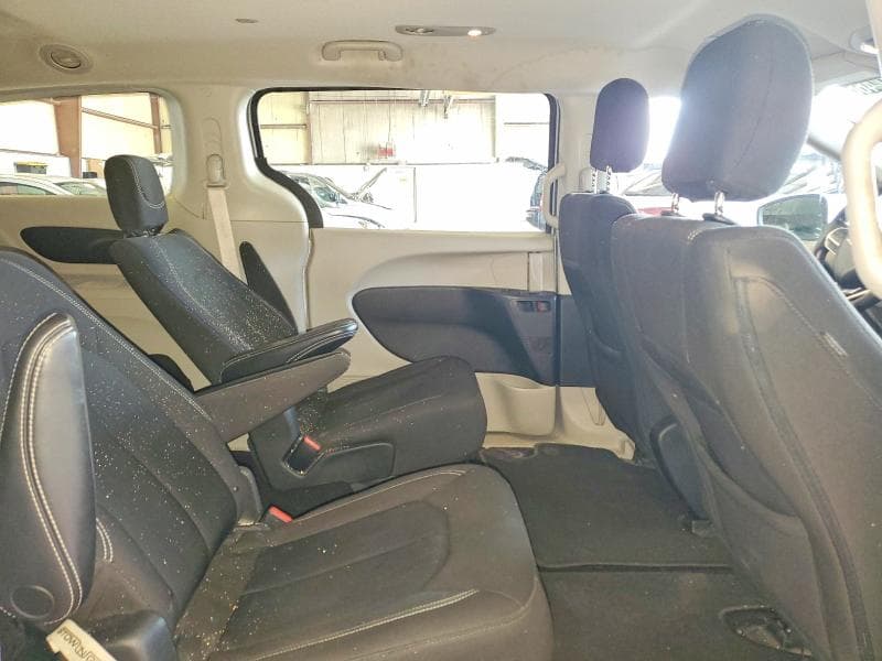 2021 CHRYSLER VOYAGER LX 11