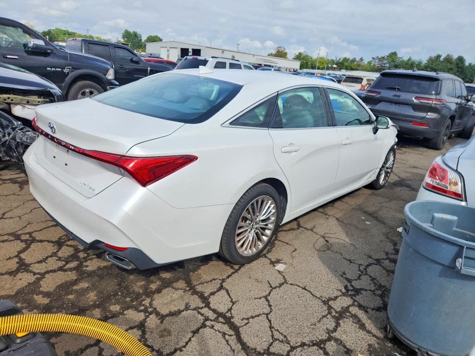 2019 TOYOTA AVALON LIMITED 3