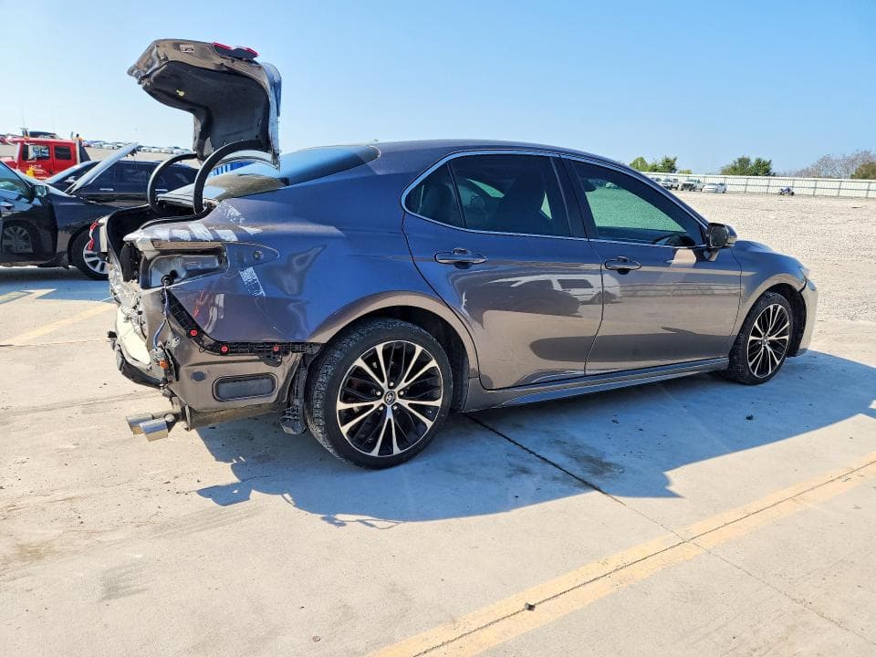 2018 TOYOTA CAMRY SE 3