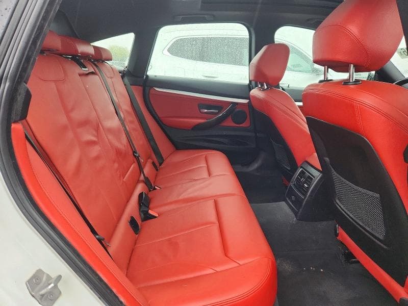 2018 BMW 330 XIGT 10
