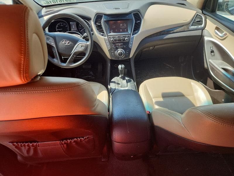 2017 HYUNDAI SANTA FE SE 8
