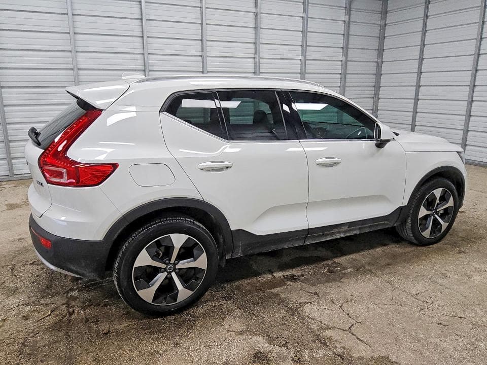 2025 VOLVO XC40 PLUS 3