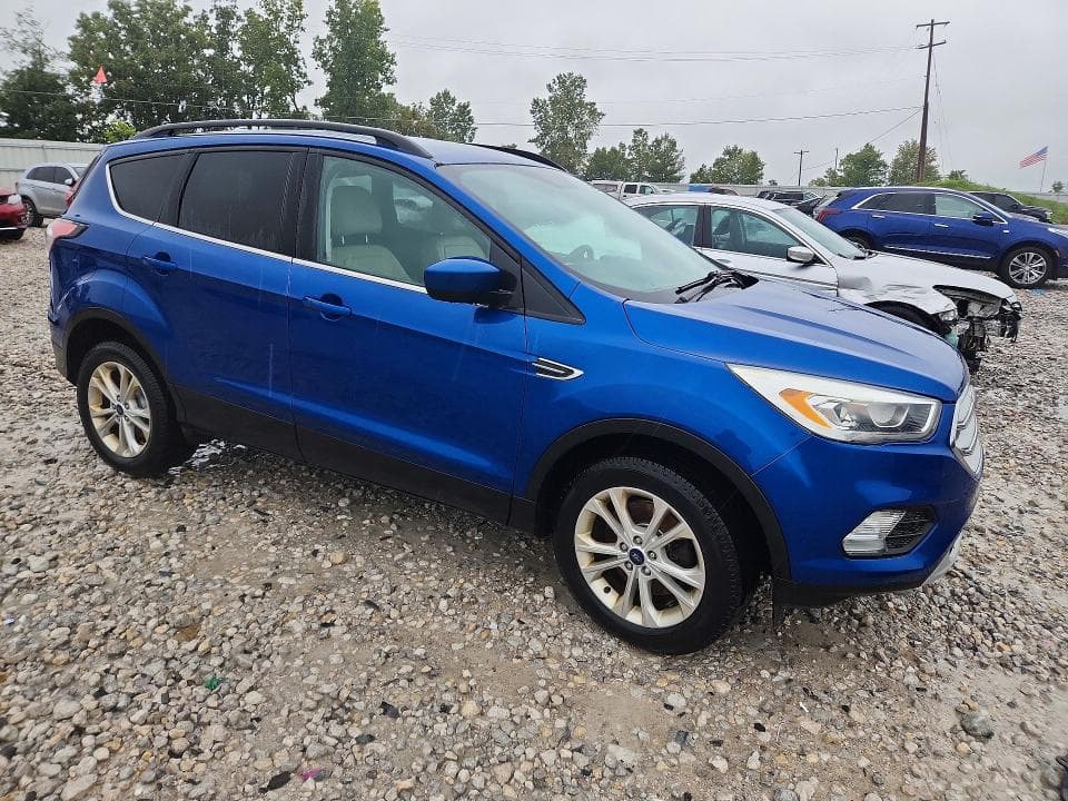 2017 FORD ESCAPE SE 4