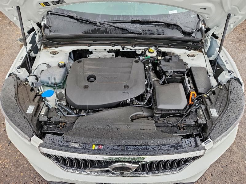 2025 VOLVO XC40 PLUS 11