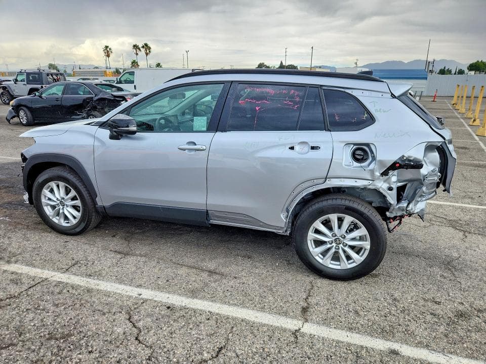 2026 TOYOTA COROLLA CROSS LE 2